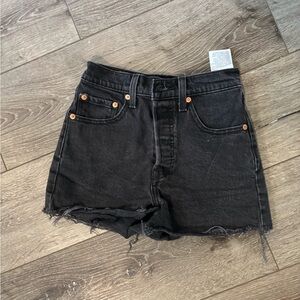 Levi’s Ribcage Cutoff Shorts